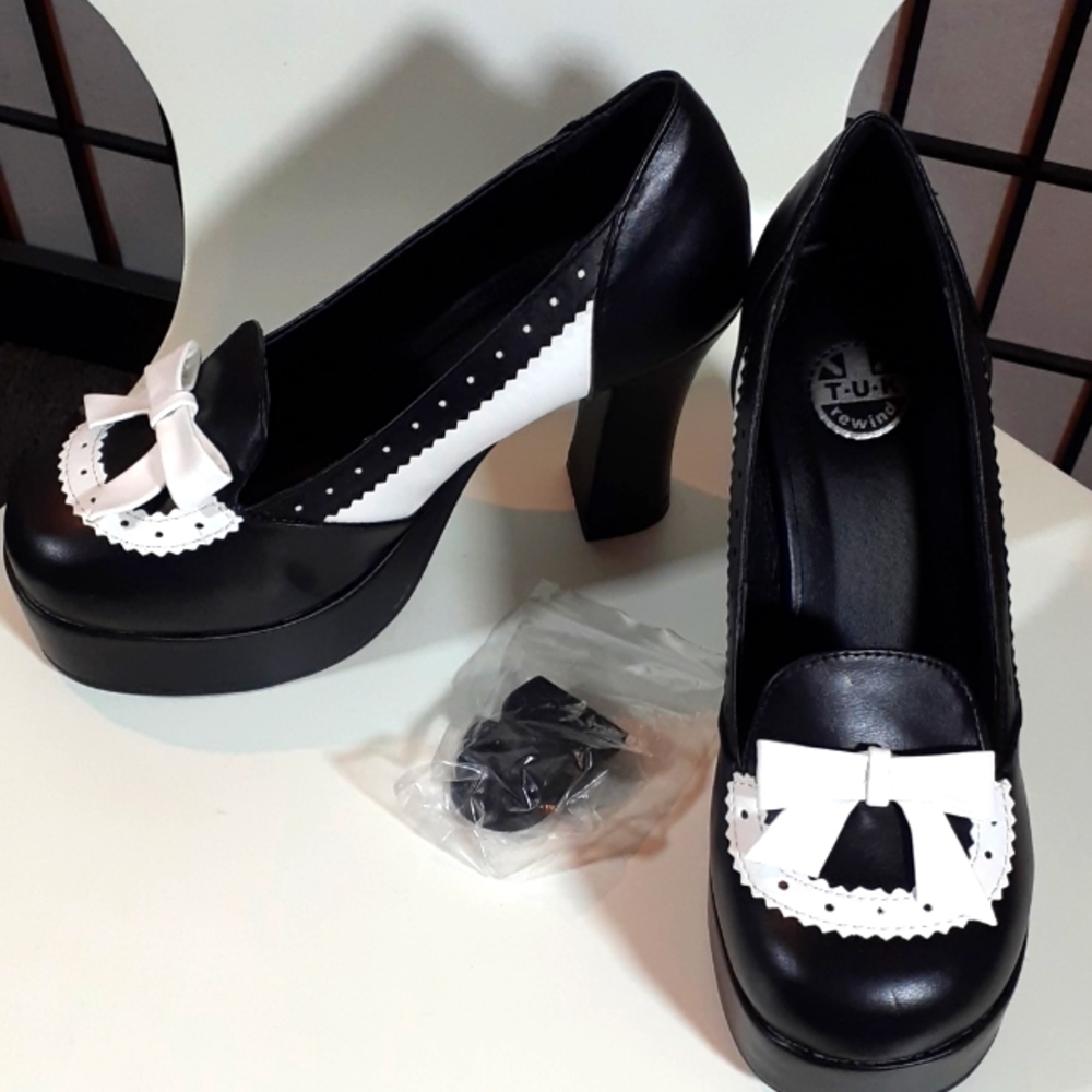 TUK black and white bow platforms